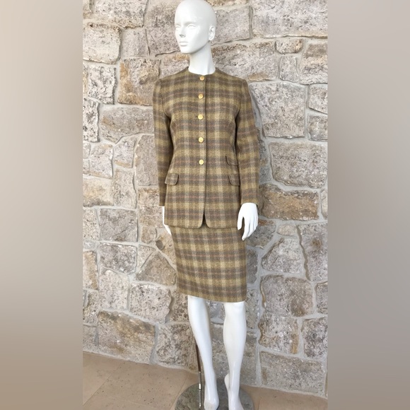 Beautiful Vintage Salvatore Ferragamo 80s 90s Plaid Wool Skirt Suit Gold Buttons - Picture 10 of 16